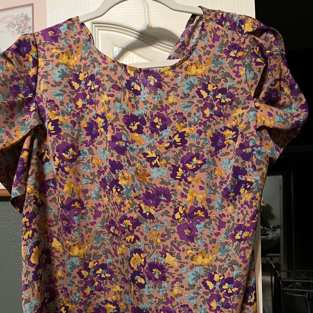 Shein Curve 0XL satiny top with ruche sleeves